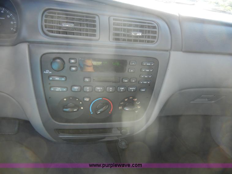 image for item A9945 2003 Ford Taurus SE