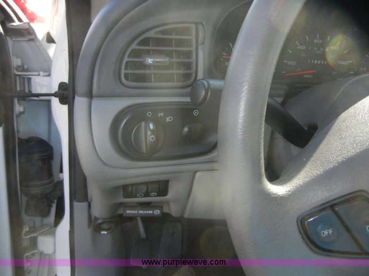 image for item A9945 2003 Ford Taurus SE