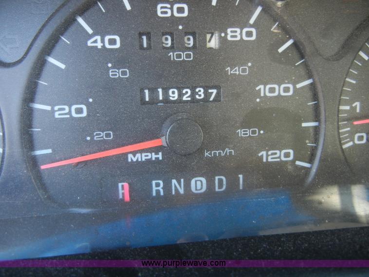 image for item A9945 2003 Ford Taurus SE