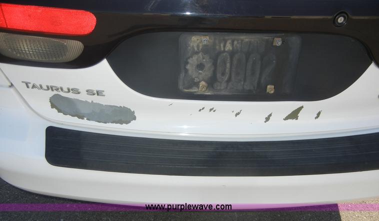 image for item A9945 2003 Ford Taurus SE