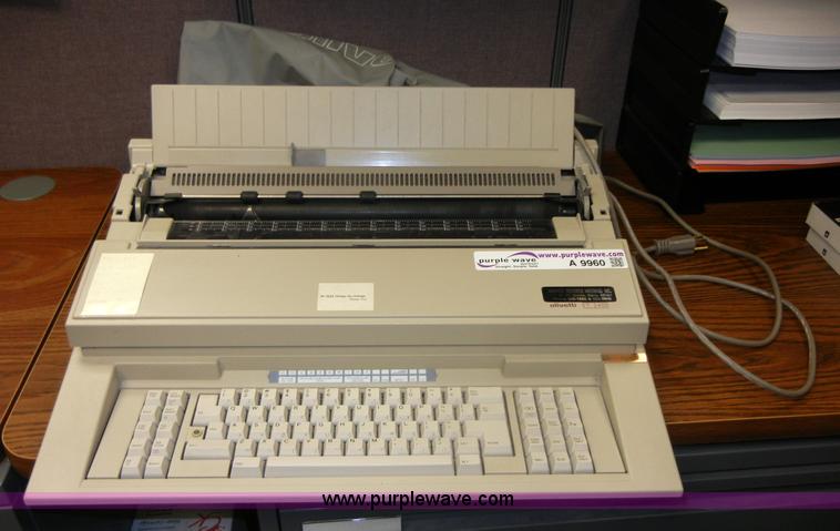 image for item A9960 Olivette ET2400 typewriter with cover
