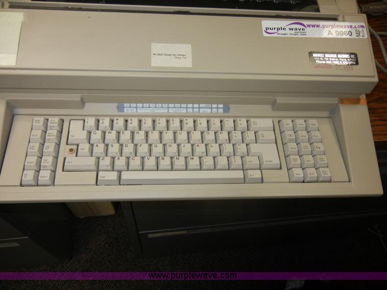 image for item A9960 Olivette ET2400 typewriter with cover