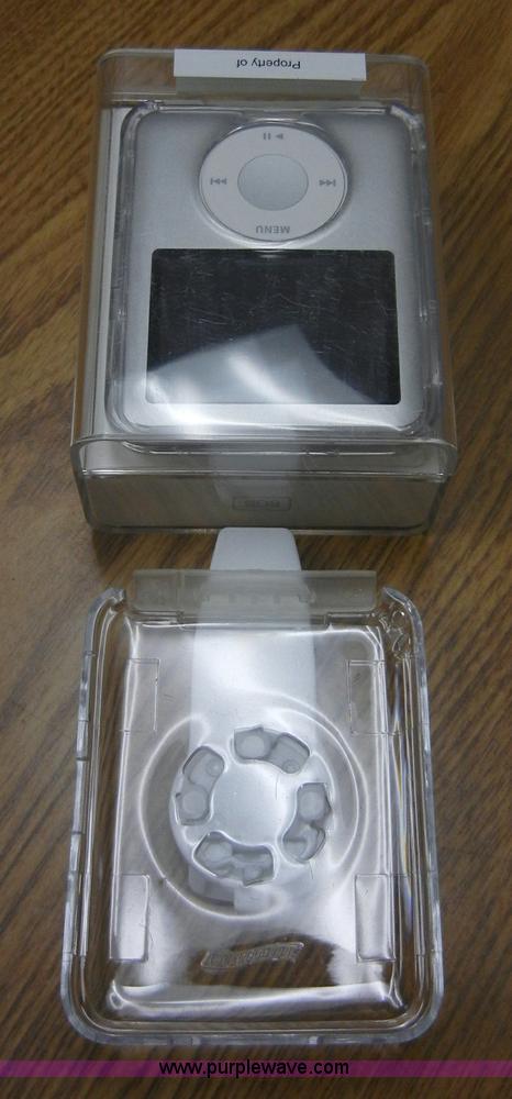 image for item A9966 (7) Apple 8 GB iPod nano