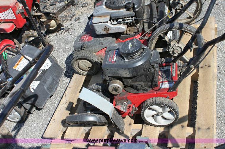 Assorted lawn and garden equipment in Hutchinson, KS Item B9776 sold