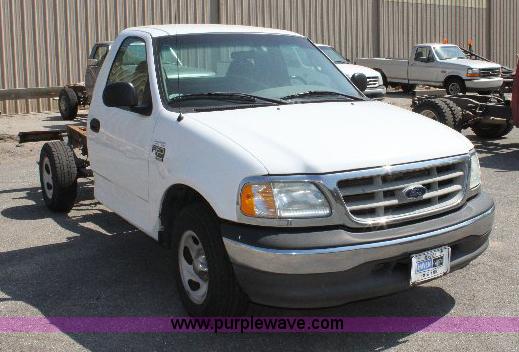 image for item B9787 2002 Ford F150 XL truck cab and chassis
