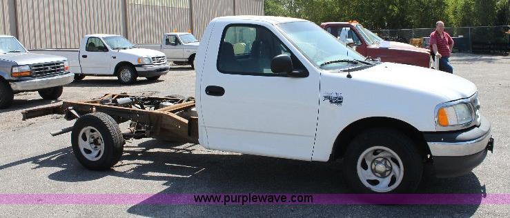 image for item B9787 2002 Ford F150 XL truck cab and chassis
