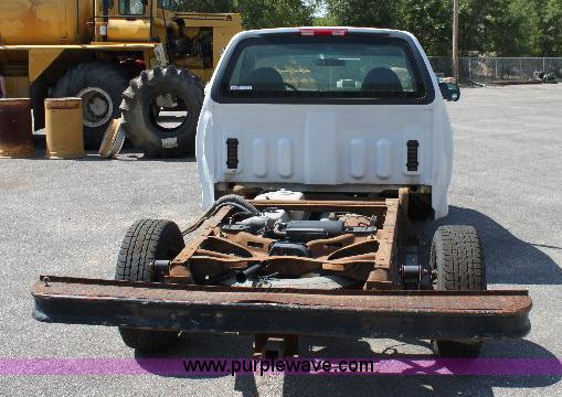 image for item B9787 2002 Ford F150 XL truck cab and chassis