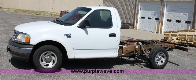 image for item B9787 2002 Ford F150 XL truck cab and chassis