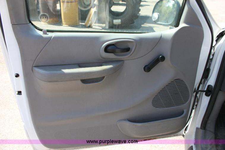 image for item B9787 2002 Ford F150 XL truck cab and chassis