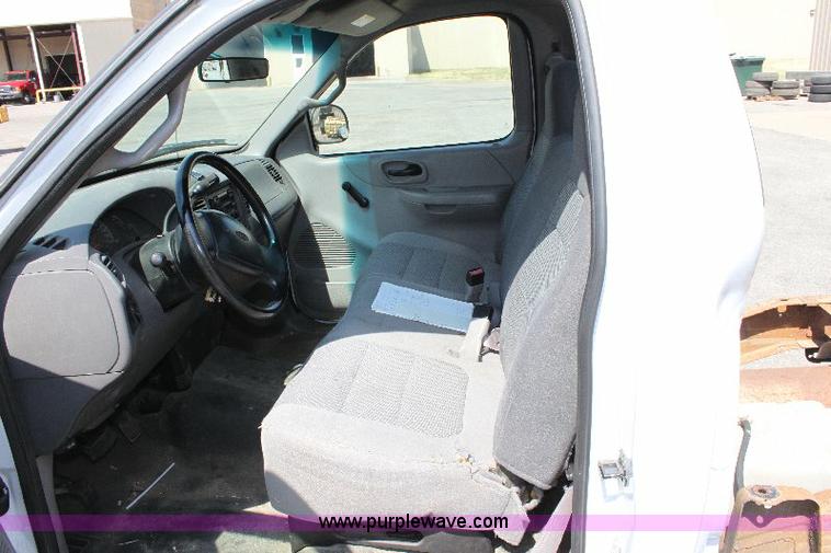 image for item B9787 2002 Ford F150 XL truck cab and chassis