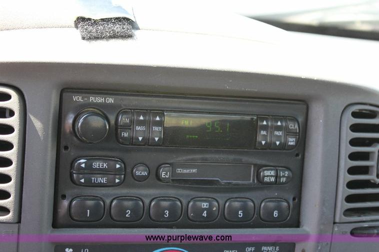 image for item B9787 2002 Ford F150 XL truck cab and chassis