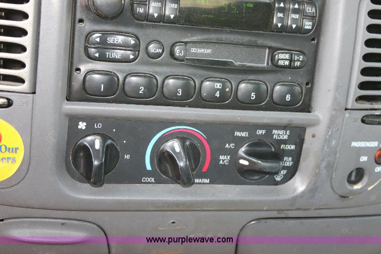 image for item B9787 2002 Ford F150 XL truck cab and chassis