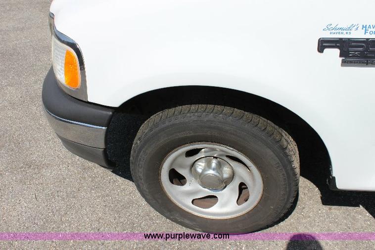 image for item B9787 2002 Ford F150 XL truck cab and chassis