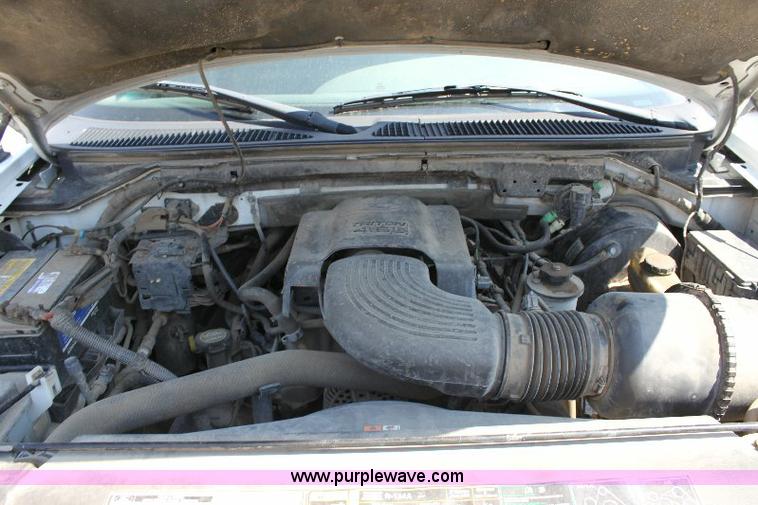 image for item B9787 2002 Ford F150 XL truck cab and chassis