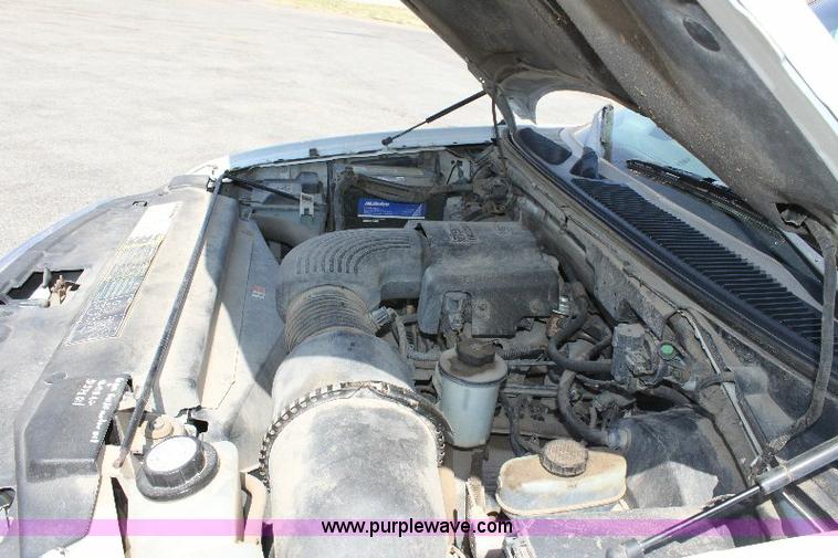 image for item B9787 2002 Ford F150 XL truck cab and chassis