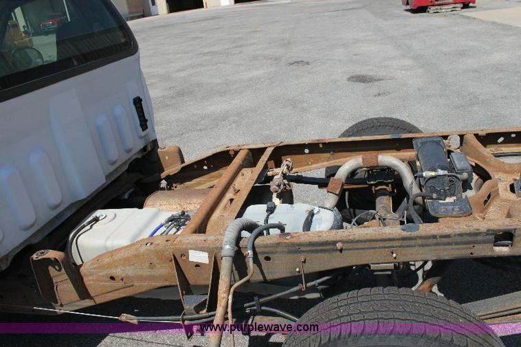 image for item B9787 2002 Ford F150 XL truck cab and chassis