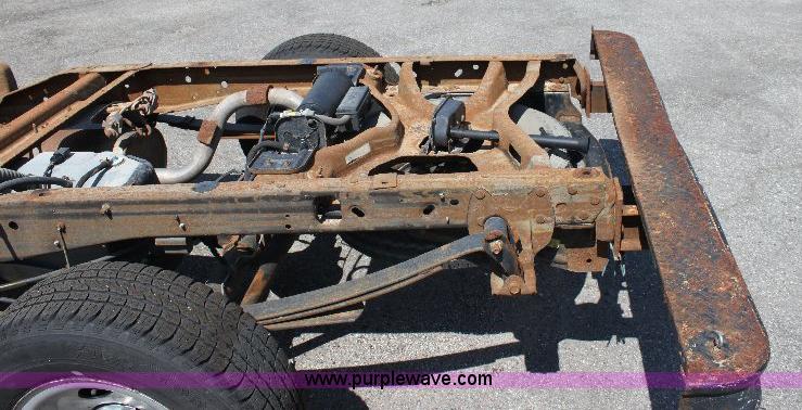 image for item B9787 2002 Ford F150 XL truck cab and chassis