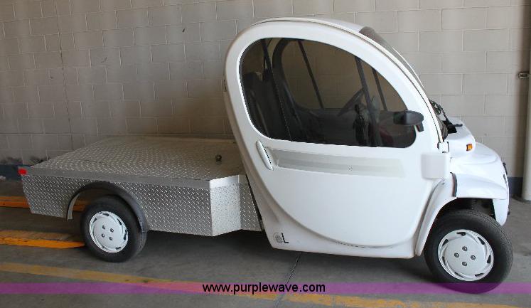 image for item B9792 2005 GEM 825 electric car