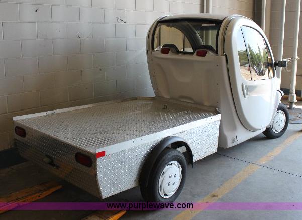 image for item B9792 2005 GEM 825 electric car