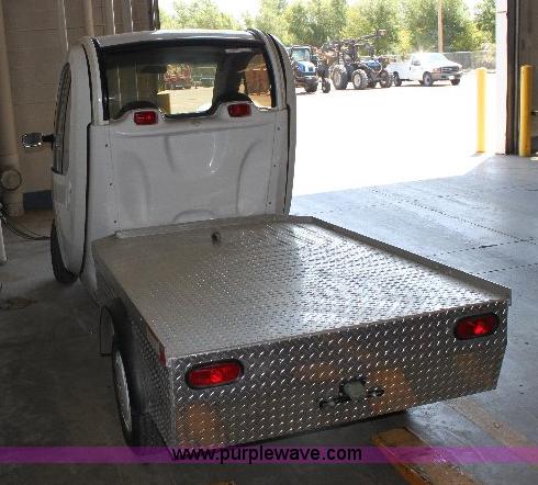 image for item B9792 2005 GEM 825 electric car