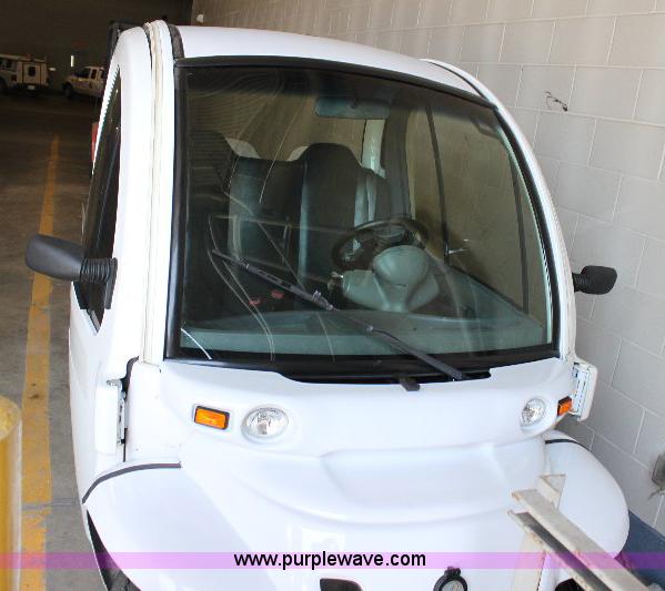 image for item B9792 2005 GEM 825 electric car