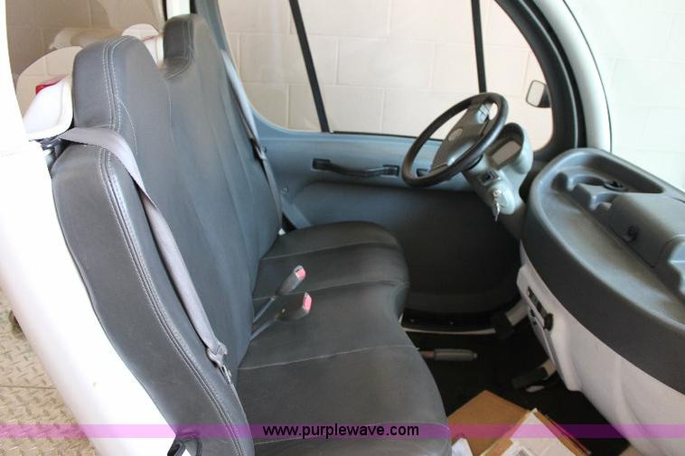 image for item B9792 2005 GEM 825 electric car