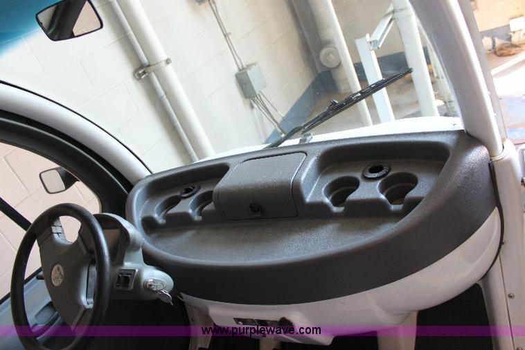 image for item B9792 2005 GEM 825 electric car