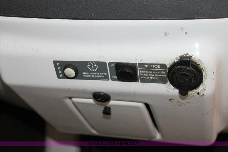 image for item B9792 2005 GEM 825 electric car