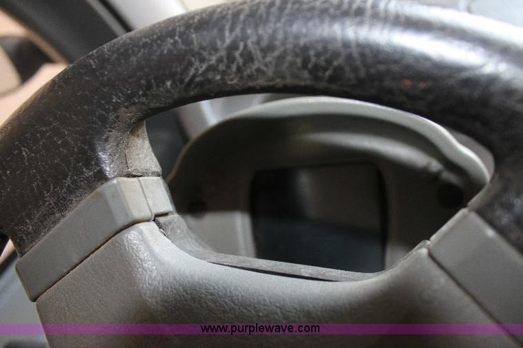 image for item B9792 2005 GEM 825 electric car