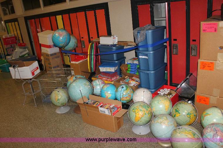 Assorted children's science teaching aids in Emporia, KS Item B9823