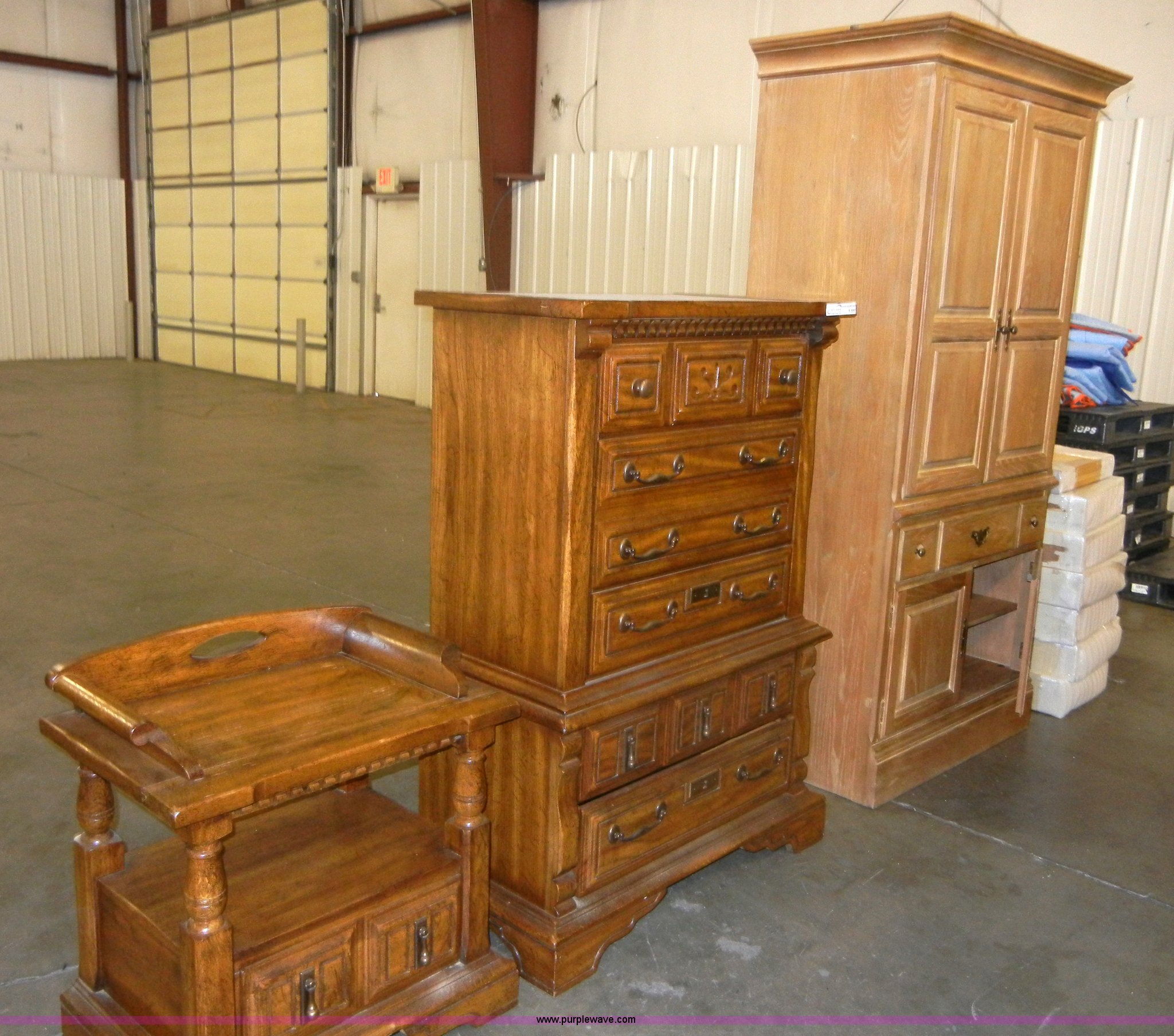Assorted furniture in Topeka, KS Item A9807 sold Purple Wave