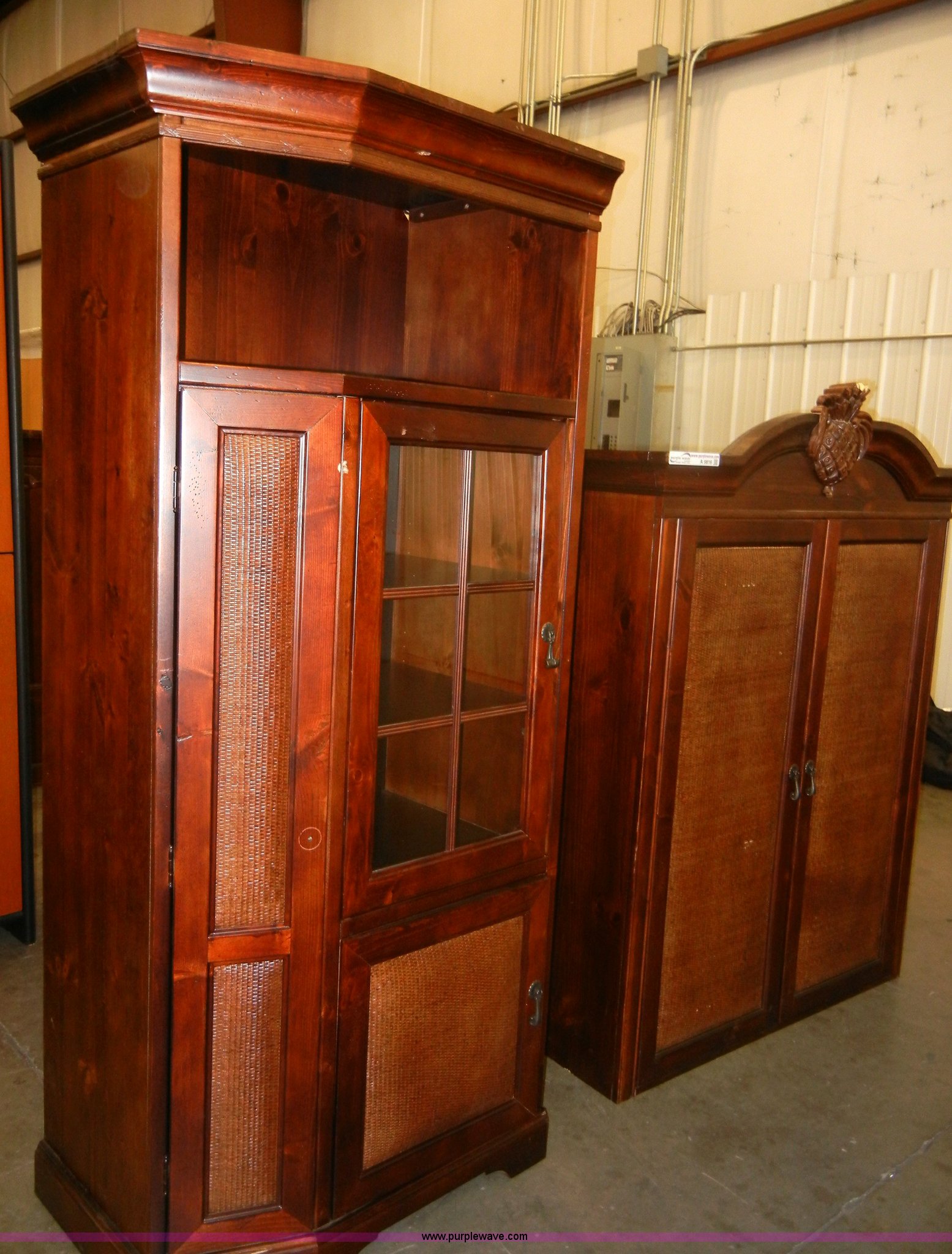 Assorted furniture in Topeka, KS Item A9816 sold Purple Wave