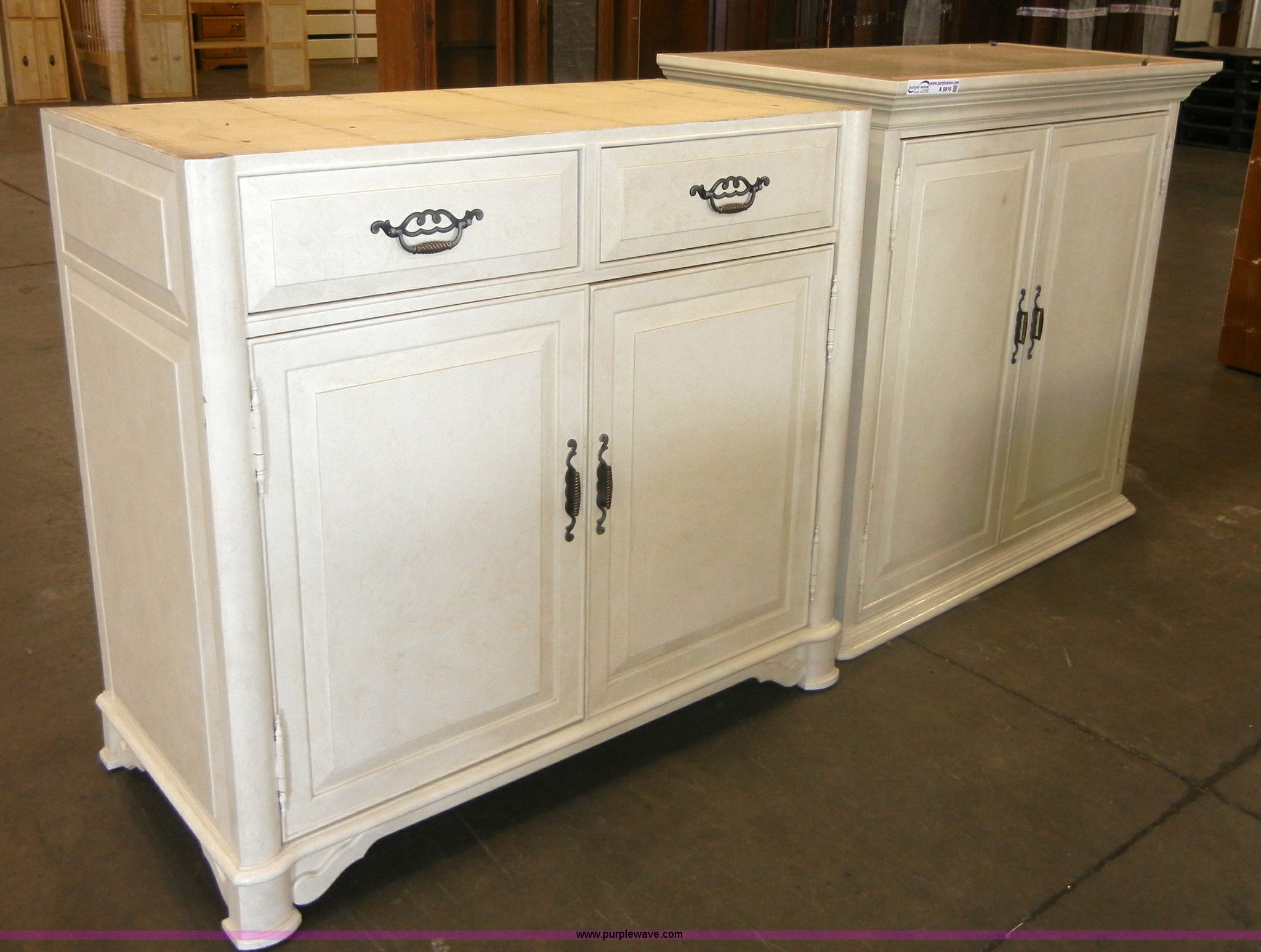 (2) assorted pieces of furniture in Topeka, KS Item A9819 sold