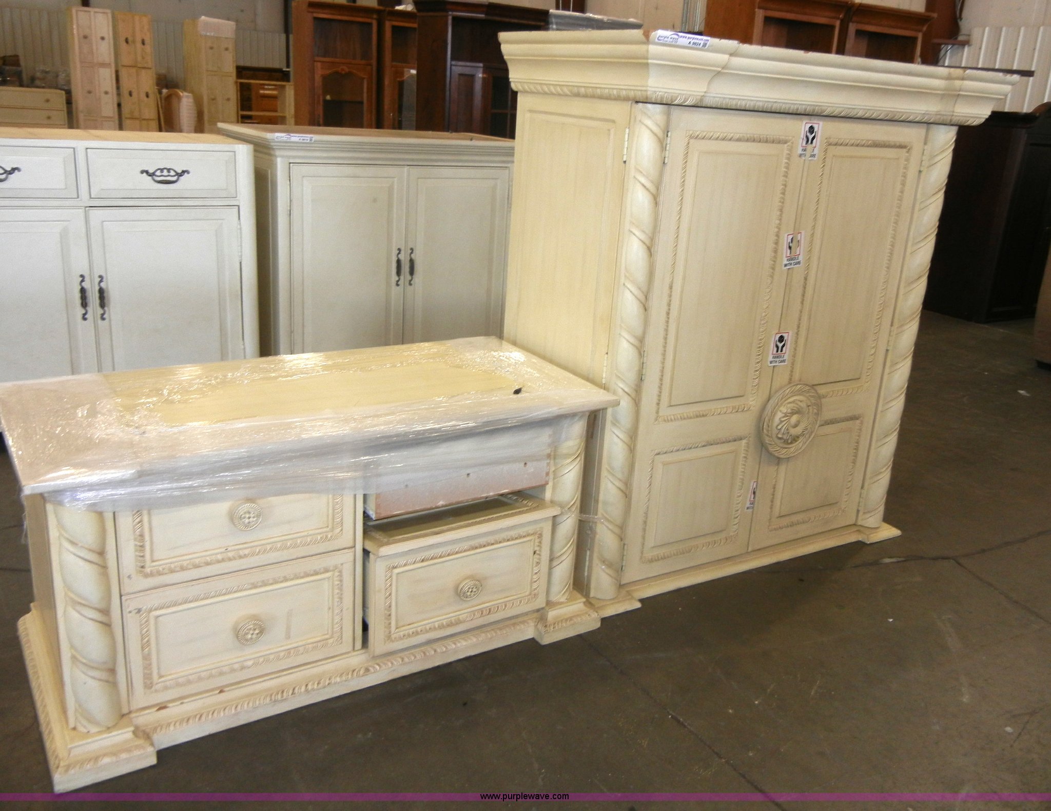 (2) pieces of assorted furniture in Topeka, KS Item A9824 sold