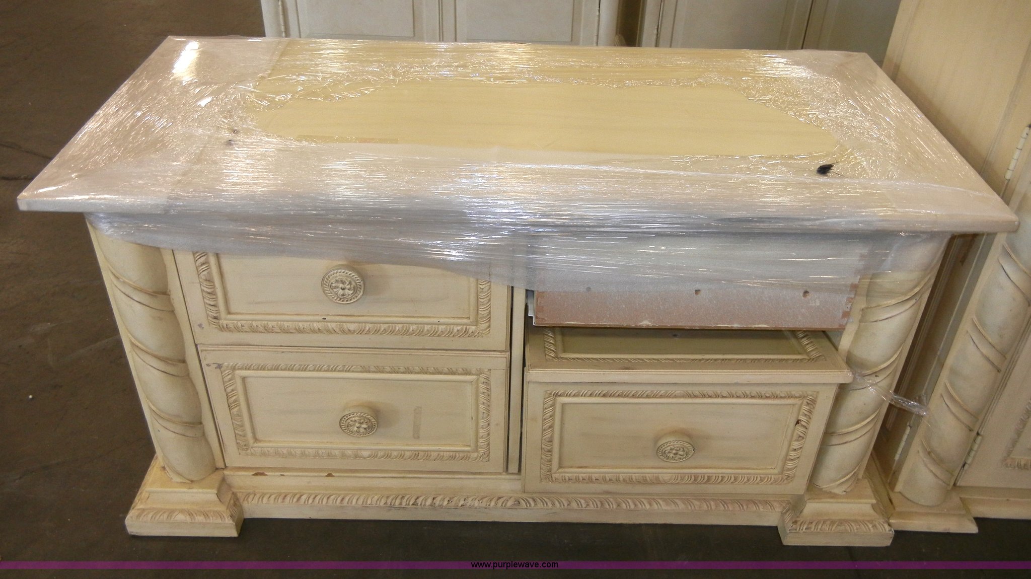 (2) pieces of assorted furniture in Topeka, KS Item A9824 sold