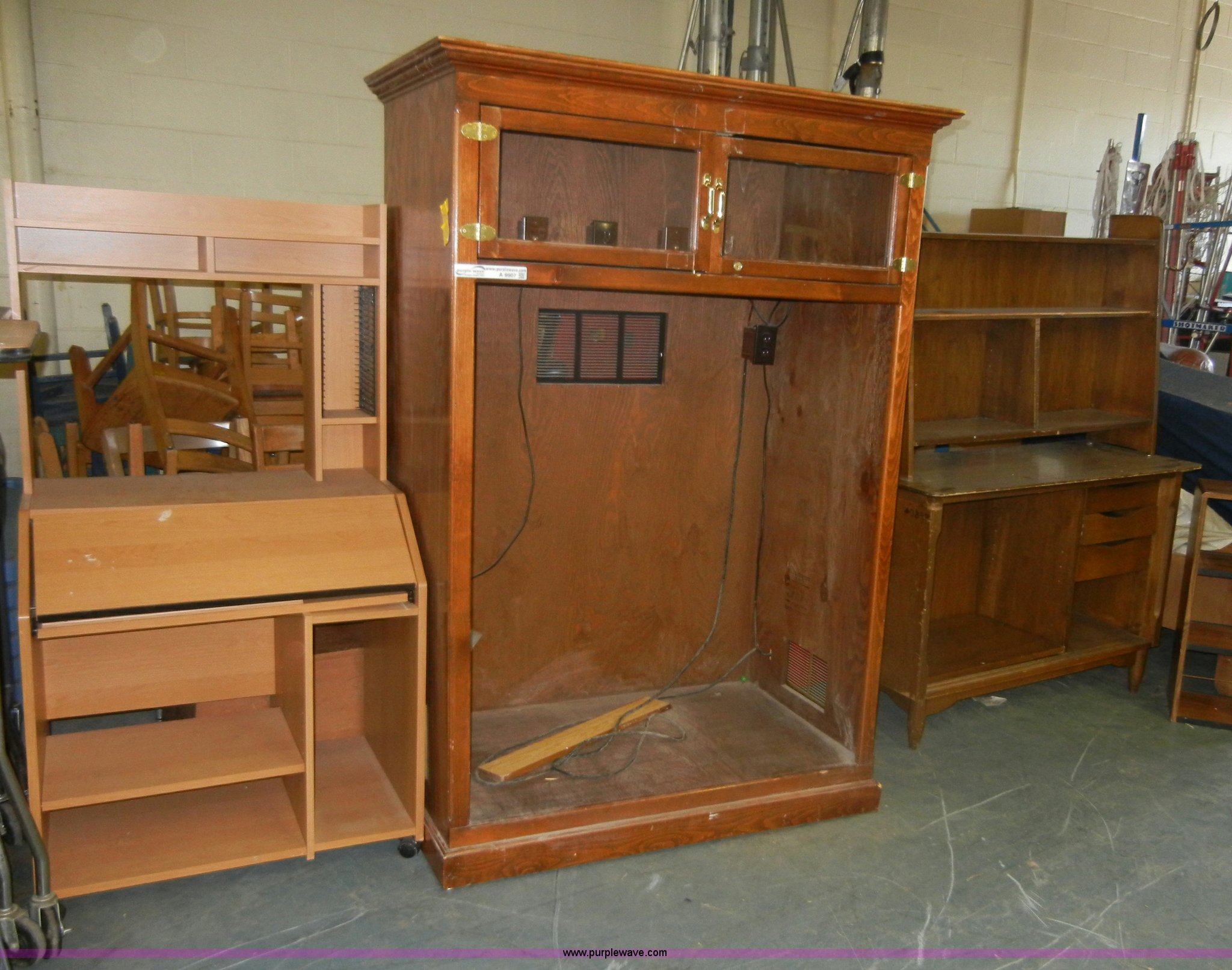 Assorted furniture in Olathe, KS Item A9907 sold Purple Wave