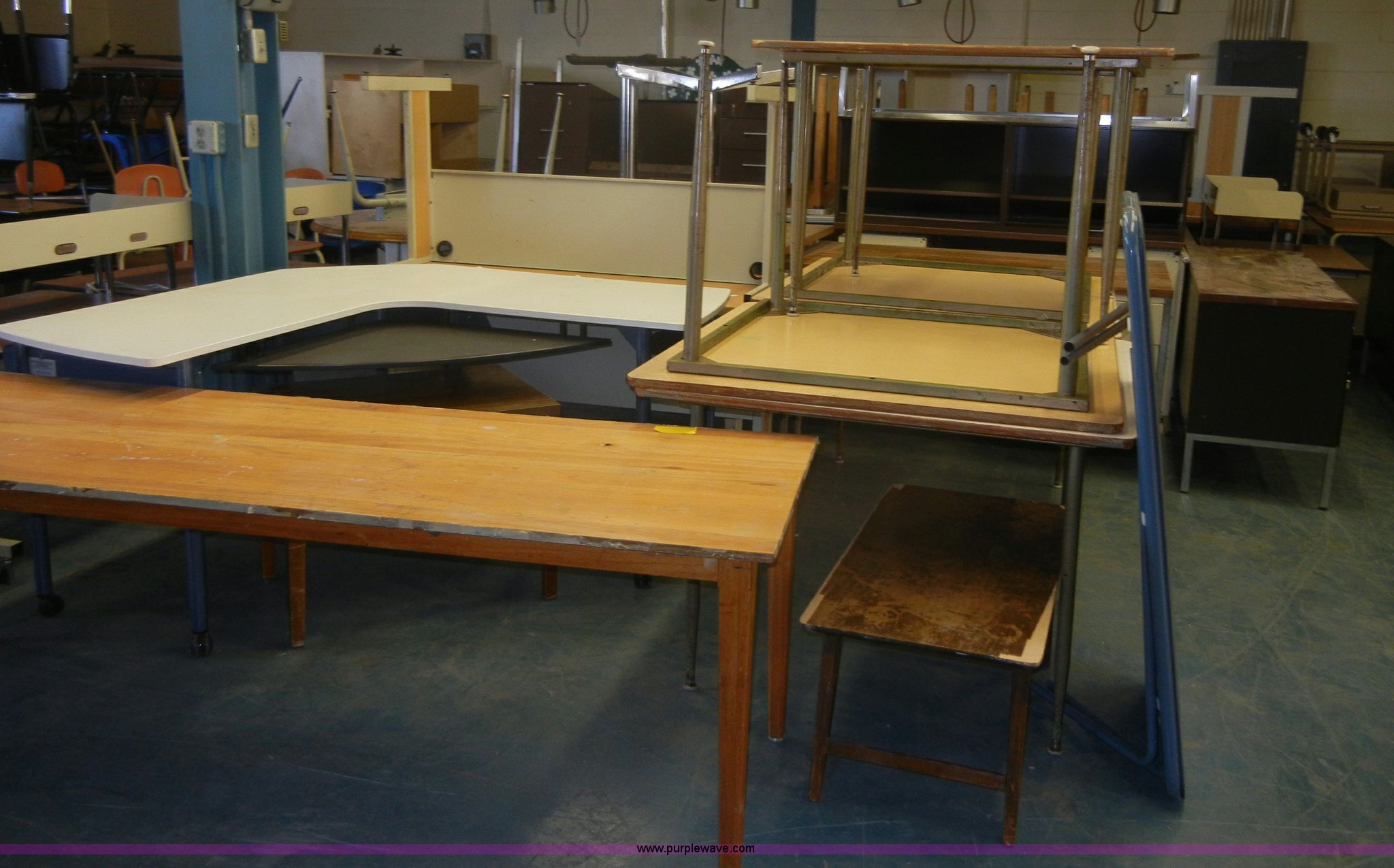 Assorted furniture in Olathe, KS Item A9929 sold Purple Wave