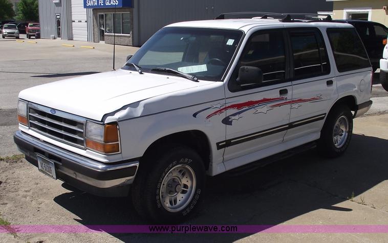 image for item 5549 1993 Ford Explorer XLT SUV