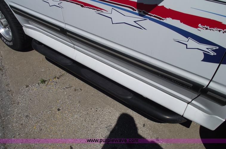 image for item 5549 1993 Ford Explorer XLT SUV