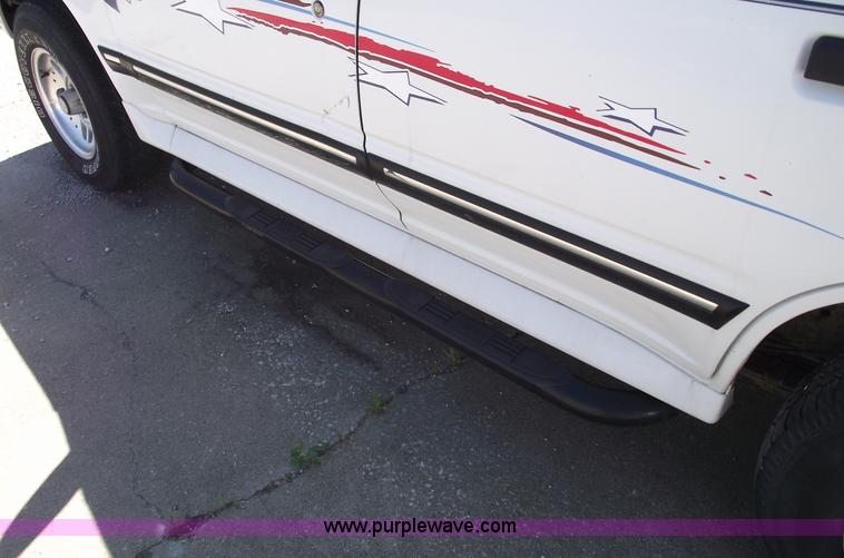 image for item 5549 1993 Ford Explorer XLT SUV