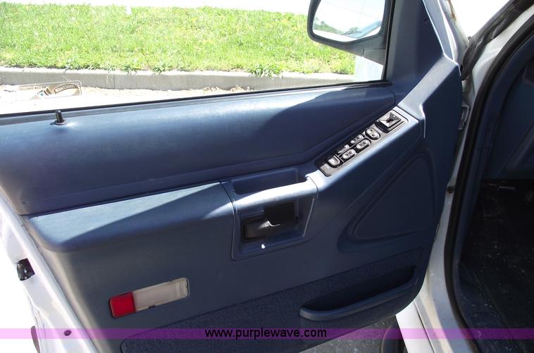 image for item 5549 1993 Ford Explorer XLT SUV