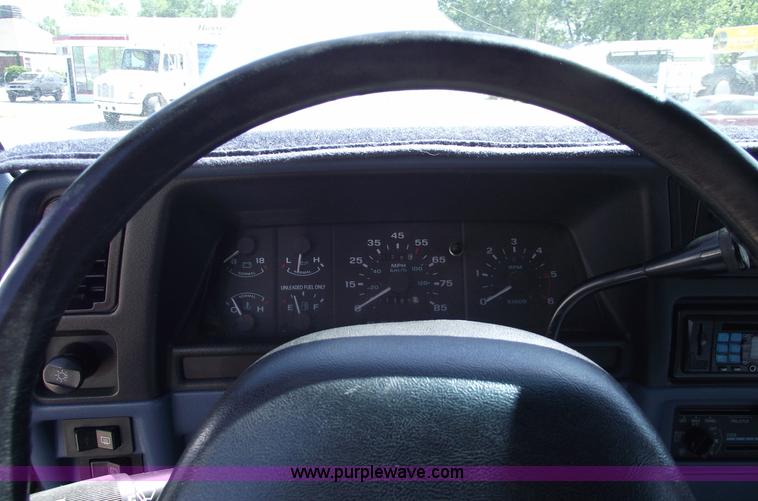 image for item 5549 1993 Ford Explorer XLT SUV