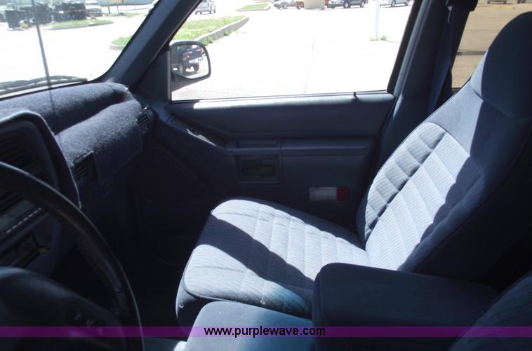 image for item 5549 1993 Ford Explorer XLT SUV