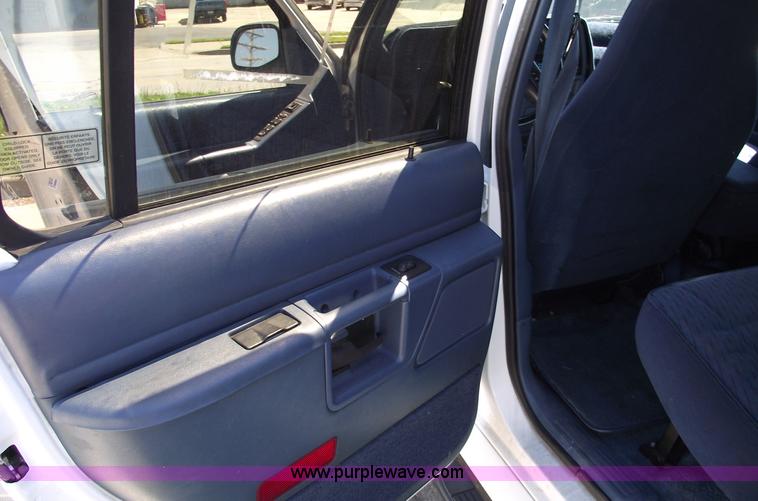 image for item 5549 1993 Ford Explorer XLT SUV