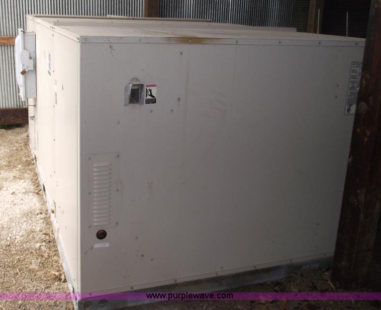 image for item 5569 2000 Lennox commercial heating and AC unit