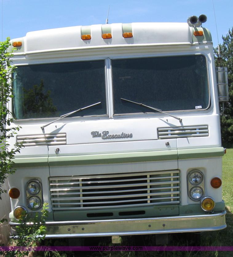 image for item 6813 1975 The Executive 30' camper