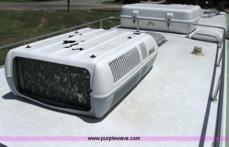 image for item 6813 1975 The Executive 30' camper