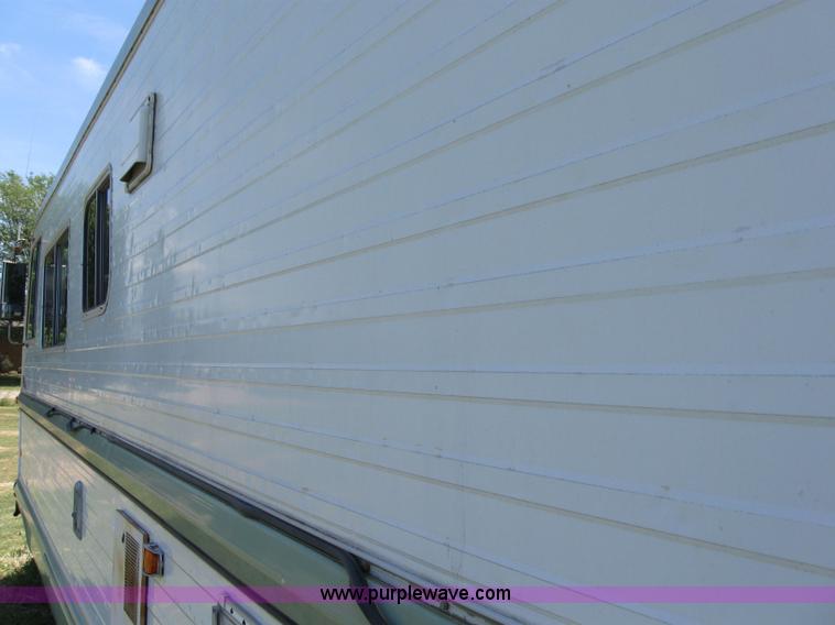 image for item 6813 1975 The Executive 30' camper