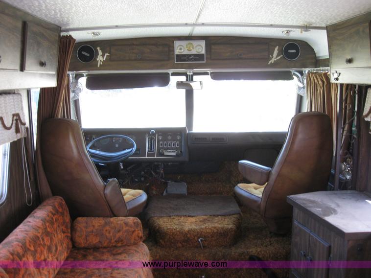 image for item 6813 1975 The Executive 30' camper