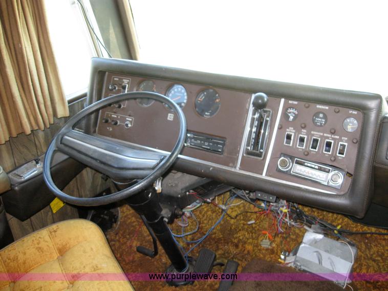 image for item 6813 1975 The Executive 30' camper